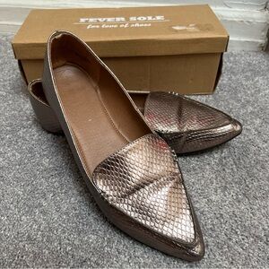 Snake textured light rose gold colored pointed toe slip on ballet flats size 9M